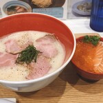 IKR51 - チキ豚らぁ麺、サーモンいくら丼