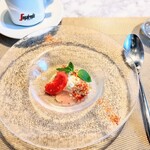 La Brianza - トマトシロップ漬けトマトジュレクレームダンジュヨーグルトを使った新作。すっきりさっぱり夏向きドルチェ、盛り付けもオシャレだし素晴らしい☆(*^^*)♡ 暑くなってきましたね