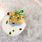 La Brianza - 真鯛ピカタココナッツソースグリーンカレーソース。オリエンタルな風味サックリ軽やかな衣、トッピングのハーブもいい仕事してる〜 オシャレで美味しかったお料理