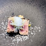 La Brianza - 鰹グリルお米のサラダ。イタリアでは定番なお米のサラダだそうですが私には目新しいサラサラな食べ心地と美味しさ、鰹はグリルされて香りも風味も一味違う味わいで。また別の美味しさ新発見楽しめた感じです