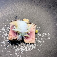 La Brianza - 鰹グリルお米のサラダ。イタリアでは定番なお米のサラダだそうですが私には目新しいサラサラな食べ心地と美味しさ、鰹はグリルされて香りも風味も一味違う味わいで。また別の美味しさ新発見楽しめた感じです