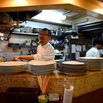 ラ クッチーナ ビバーチェ - カウンターが特等席です！シェフの真剣な眼差しをのぞきながらおいしいお料理を！