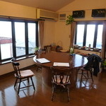 はしもと - ２人用テーブルと６人まで行けそうな大きめのテーブル２卓のみです♪