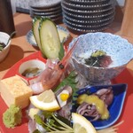 立ち飲み鮨 謹賀 - 特にカツオ、ハマチ、イカの山葵漬けが旨かった(о´∀`о)