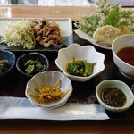 清流の森 - 清流定食¥1,000 美味しい。ご飯はセルフでおかわりし放題。最高。美味しい。