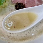 麺屋真星 - 濃厚鶏白湯らーめんのスープ。