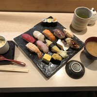 豊鮨 - ランチ握り全容