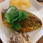 スパイス計画 - 鯵のスパイスパン粉焼きニューサマーオレンジとココナッツ2種ソース♪