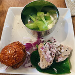 スパイス計画 - キュウリの北インド風、ズッキーニとマトンのフライ、初鰹のコンフィスリランカ薬味がけ♪