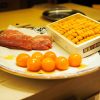鮨よしかわ 麻布十番 - トロと卵黄の太巻き