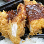 スーパーヤマト - ロースカツが約1.5センチあります。