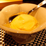 鮨うめざわ - 台湾産パインナップルのアイス