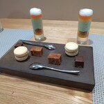 フィエルテ - お茶菓子と名物のパフェ