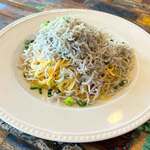 カフェ&ダイニング ヘミングウェイ - もりもり釜揚げしらすのペペロンチーノ