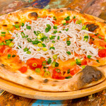 カフェ&ダイニング ヘミングウェイ - しらすとアンチョビピザ