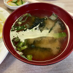 鳥駒 - ワカメと豆腐の味噌汁