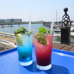 カフェ&ダイニング ヘミングウェイ - ブルーオーシャンモヒート・サンセットベリーモヒート