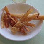 東京よみうりカントリークラブ - チーズスティック揚げとごぼうチップス