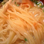 鶏坊や - 塩ラーメンの麺は細めん