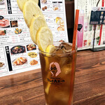 Taishuu Shokudou Tengudai Horu - タワー紅茶ハイ429円。最近、紅茶ハイにはまっていて、しかも物珍しいかったので、つい。凍ったレモンが連なっています