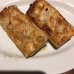 彩華 - 餃子(2つ食べた後)