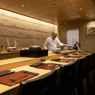 The interior design of the shop, which is a collection of traditional Japanese beauty, was carefully selected by the owner.