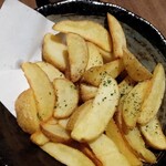 個室完備 海鮮と産地鶏の炭火焼 鶏菜 - ポテトフライ