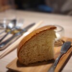 ラヴァンドール - バターの使用量を押さえたブリオッシュタイプの自家製パン。