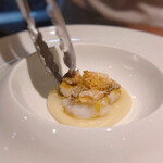 ラヴァンドール - ジャガイモのピュレの上に甘鯛の鱗焼きをのせて