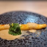 ラヴァンドール - フランス産ホワイトアスパラのグリル 焦がし新玉葱のソース