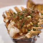 ラヴァンドール - 豚足のソースをのせてローストされています。