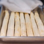 ラヴァンドール - フランス産ホワイトアスパラはしっかり太め