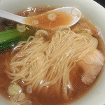 鮭だしらぁ麺　麺の太さなど