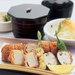 Tonkatsu Kewaike - 贅沢にも海鮮も愉しめる「海老・帆立フライとヘレとんかつ膳」