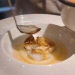 ラヴァンドール - 清んだトマトのスープをかけます。