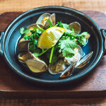 Clams steamed with Japanese pepper and sake