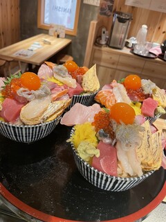 h SUSHI MANISHI - 週末土日祝は海鮮丼ランチタイムに！