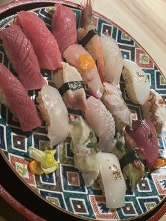 h SUSHI MANISHI - お寿司の種類豊富