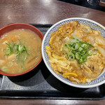 吉野家 - 親子丼 みそ汁は豚汁にチェンジ