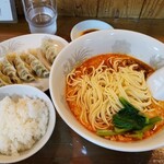 きんせい - 担々麺(2辛), ライス小, 蒸しギョーザ