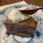 Patisserie Kuronekoken - 스프레 오 쇼콜라 생크림 올리기