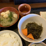 Tabegoroteishiyokusemmonten - ■ 味噌汁■小鉢(昆布煮)