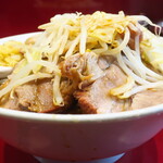 ラーメン二郎 - ラーメン半分＋ショウガ半分