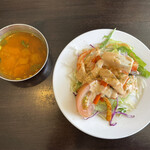 カーン・ケバブ・ビリヤニ - ラッサムとサラダ