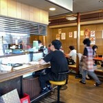 Sano Ramen Takano - 店内はカウンターと座敷