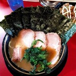 家系ラーメン とらきち家 - チャーシューメン＋海苔増し