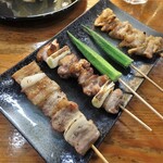 Yakitori Fukuchan - 左から　豚バラ、ねぎま、オクラ、ホルモン