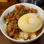 麺処 はいから - チャーシュー丼の上に温存しといた桜玉を。これにスープを少し回しかけるのが至高です((( *´꒳`* )))