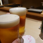 地葉 栄 - 生ビールで乾杯