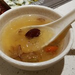 海底撈火鍋 - 山クラゲのアップ(ドロッとした、仄かに甘い飲み物)